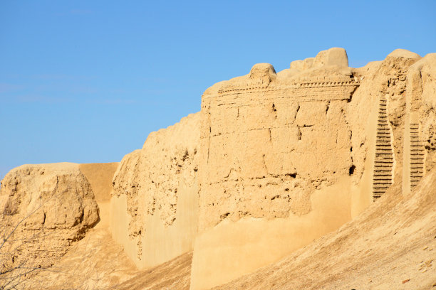 阿富汗巴尔赫省巴尔赫省，巴尔赫城墙-破旧的塔楼图片下载