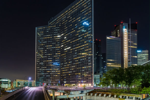 拉德芳斯商业区的夜景图片下载