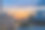 在拉芳斯区云和橘色天空的黄昏夕阳下的新月图片下载