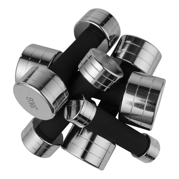 白色背景上，几个有氯丁橡胶把手的铬制哑铃堆在一起图片下载