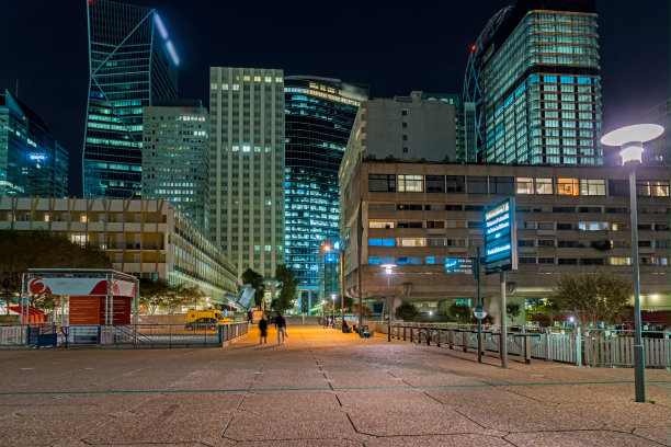 拉德芳斯商业区的十字路口图片下载