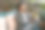 亚洲女性在工作室工作和与客户交谈图片下载