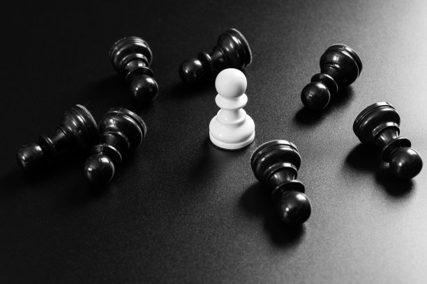 白卒站着，黑卒躺着图片下载