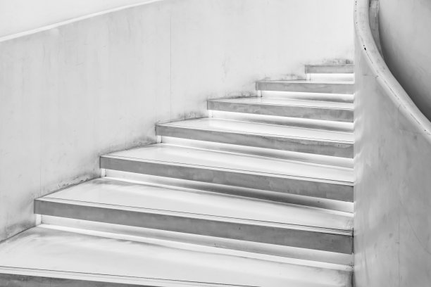 螺旋楼梯，单色图像图片下载