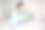 远程工作或在家远程学习。年轻的黑发女人女孩在床上与笔记本电脑。检疫限制。covid-19大流行图片下载