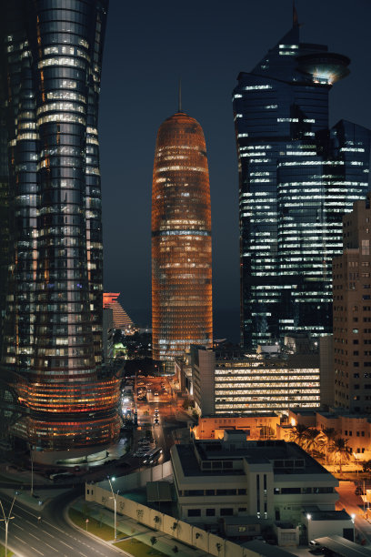 日落时分，卡塔尔的天空五彩缤纷。图片下载