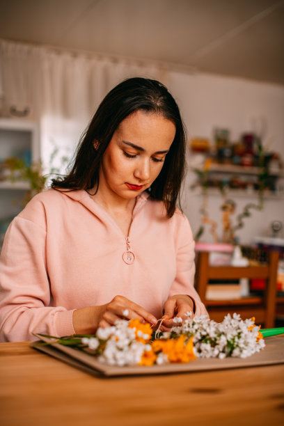 插花女郎图片下载