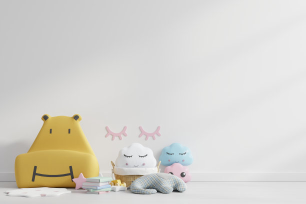 模拟墙和可爱的沙发在孩子的房间在白色的墙壁背景。图片下载