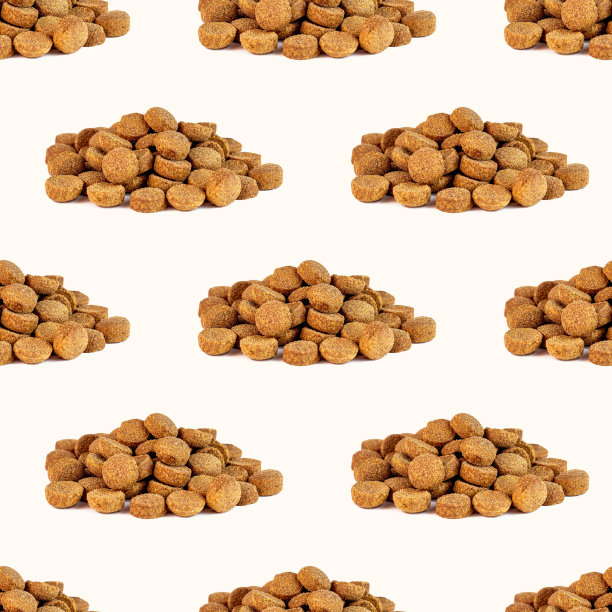 棕色狗粮块饲料堆重复无缝模式在光背景。健康干爽的宠物食品包装纸图片下载