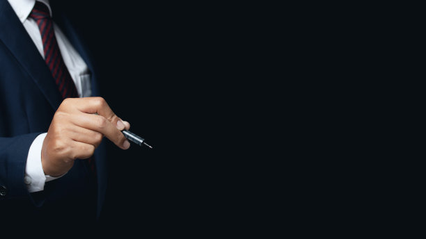 商人手写一些东西，在屏幕上画画，在空白的地方写字。图片下载