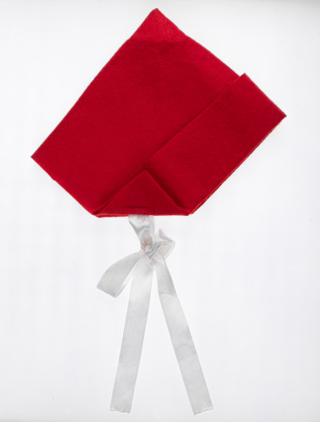 小红帽孤立在白色的背景上图片下载