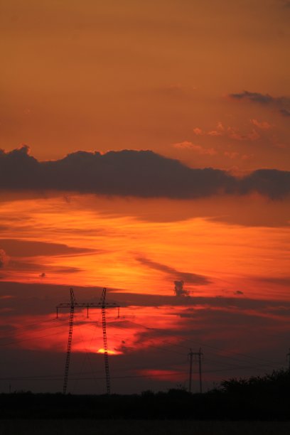 日落在村庄图片下载