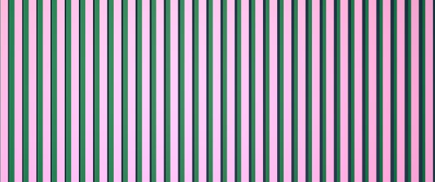 绿色背景上的粉色条纹。粉红色的直线。3 d渲染插图。图片下载