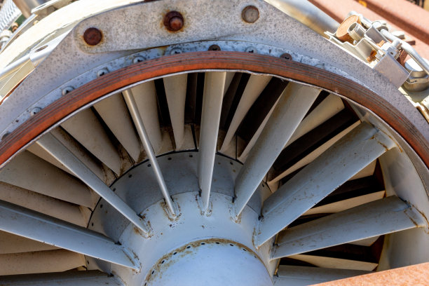 生锈的喷气发动机图片下载