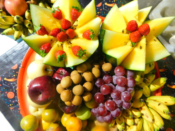 水果创造物排列整齐图片下载