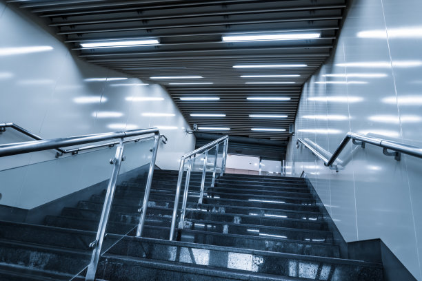 中国上海地铁站的楼梯图片下载