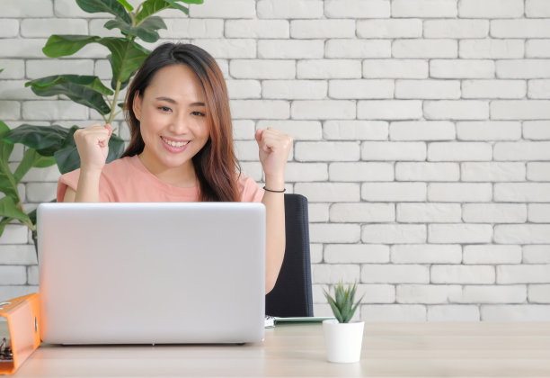 成功的年轻亚洲女性。图片下载
