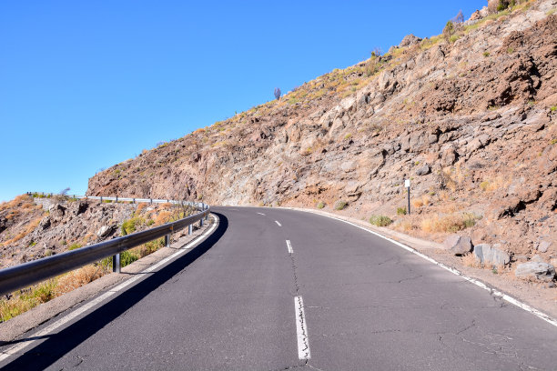长时间孤独的路图片下载