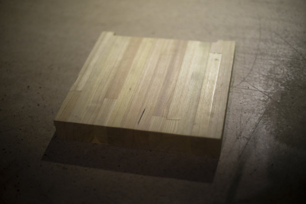 木工车间的木板。家具制造细节。木材加工。图片下载
