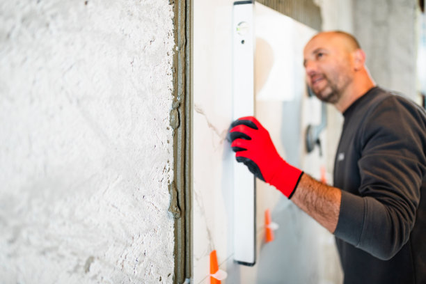 工作中的专业房屋建造者图片下载