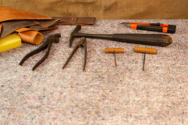 木工工具在家里或在一个小的家庭作坊图片下载