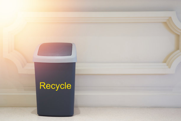 利用太阳能回收垃圾桶图片下载