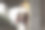 美丽的年轻中国女士享受下午茶在人行道咖啡馆股票照片图片下载