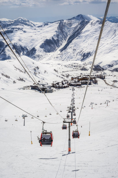 乔治亚州滑雪胜地古道里的缆车图片下载