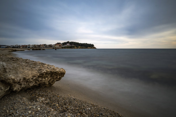 长时间曝光拍摄的海滩日落海景图片下载