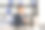 一个工作狂在办公室工作过度后心脏病发作了。图片下载