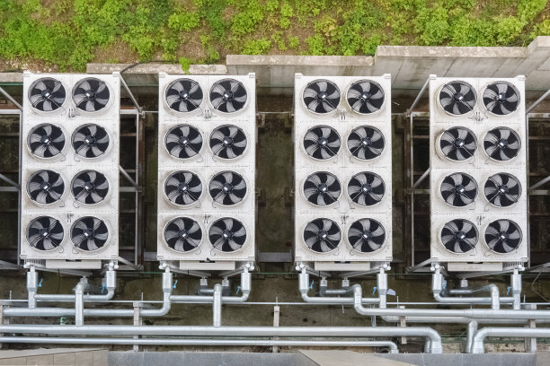 采暖空调机组暖通空调。工业空调室外通风系统暖通空调。热泵单元。工业空调设备HVAC:供暖，通风，空调系统图片下载