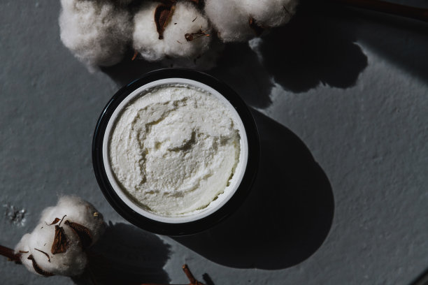 白色身体磨砂膏的质地在一个罐子图片下载