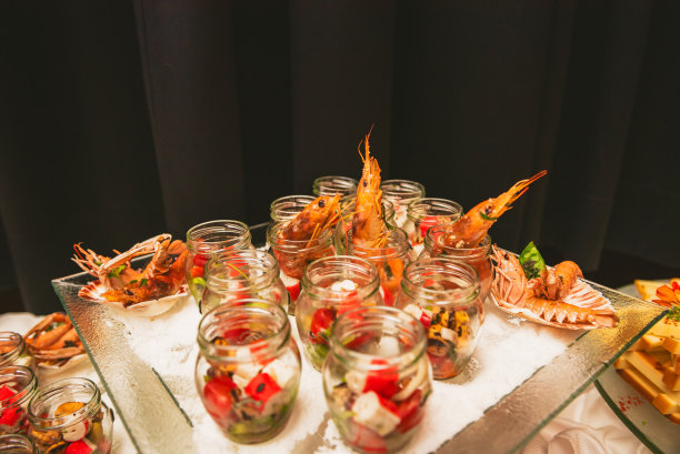 有海鲜和蟹肉的自助餐桌图片下载