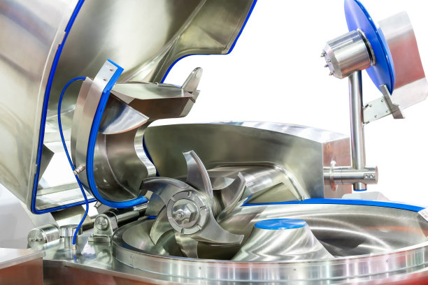 工业用高科技多功能自动食品制造机的犁头或刀片装置，可研磨、切碎或切割、搅拌(碗式)，隔离于白色带剪切路径图片下载