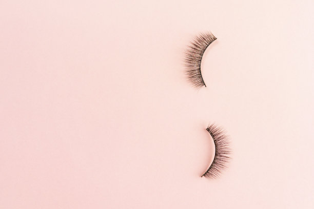橙色背景的头顶睫毛。图片下载