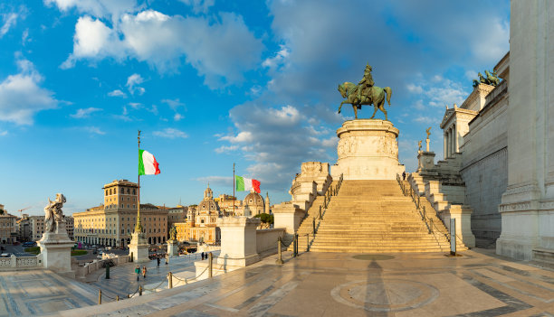 祖国祭坛和维托里奥·埃马努埃莱二世骑马雕像图片下载