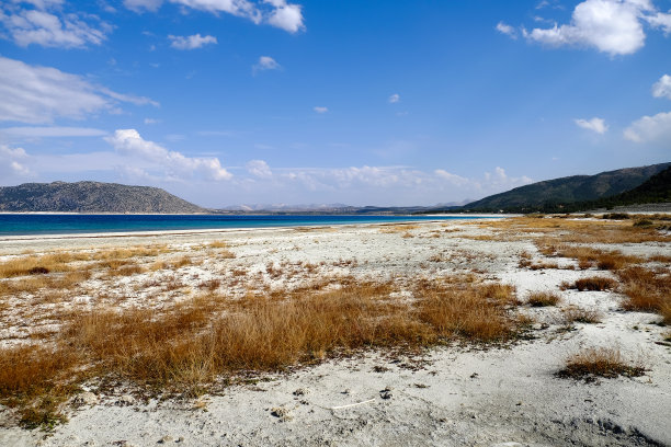 土耳其塔兹盐湖的美丽景色图片下载