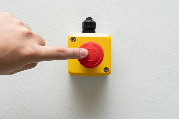 停止红色按钮和工人的手图片下载