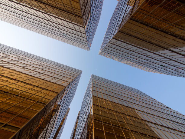 香港摩天大楼的低角度观景，玻璃反射太美了。图片下载