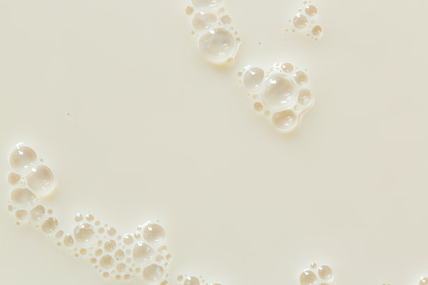 牛奶质地，美丽的高分辨率飞溅的天然牛奶可以用作背景。图片下载