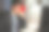 一个留着胡子的年轻人在屏幕上看书图片下载