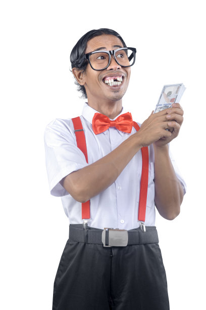 一脸丑陋拿着钱的亚洲书呆子图片下载