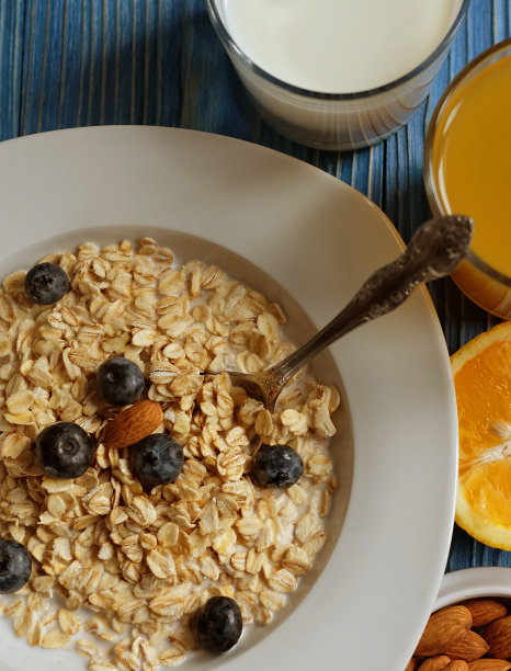 健康饮食，食品和饮食理念-美味的燕麦和berr图片下载