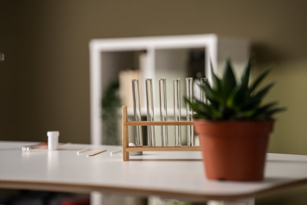 桌上的试管图片下载