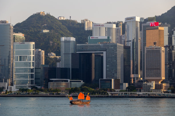 香港天际线与中央政府合署图片下载