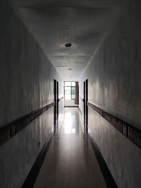安静的走廊图片下载