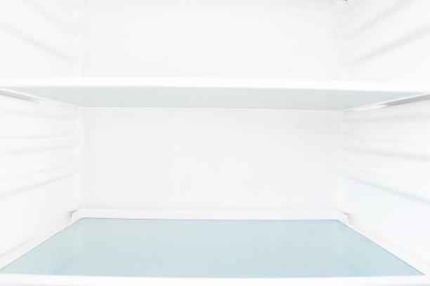 白色打开空冰箱。减肥饮食概念。图片下载