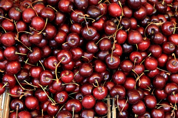 街市上的新鲜樱桃图片下载