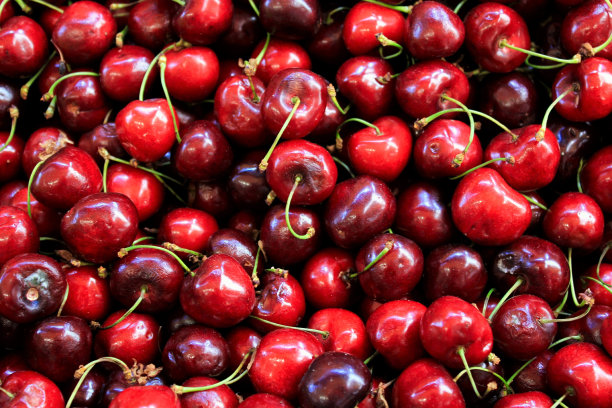街市上的新鲜樱桃图片下载