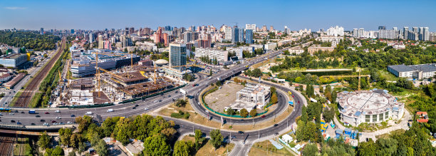 乌克兰基辅的公路和铁路交汇处图片下载